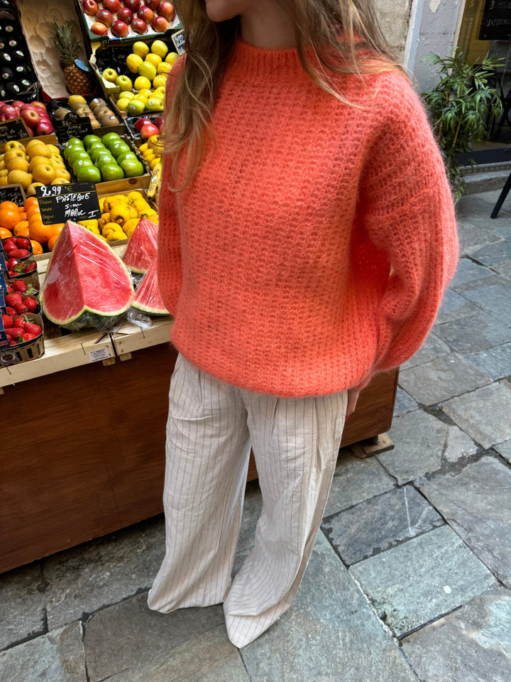 Iris | Women’s knit sweater with oversized round neck design