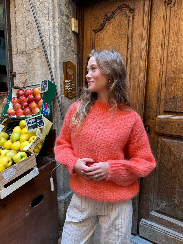 Iris | Women’s knit sweater with oversized round neck design