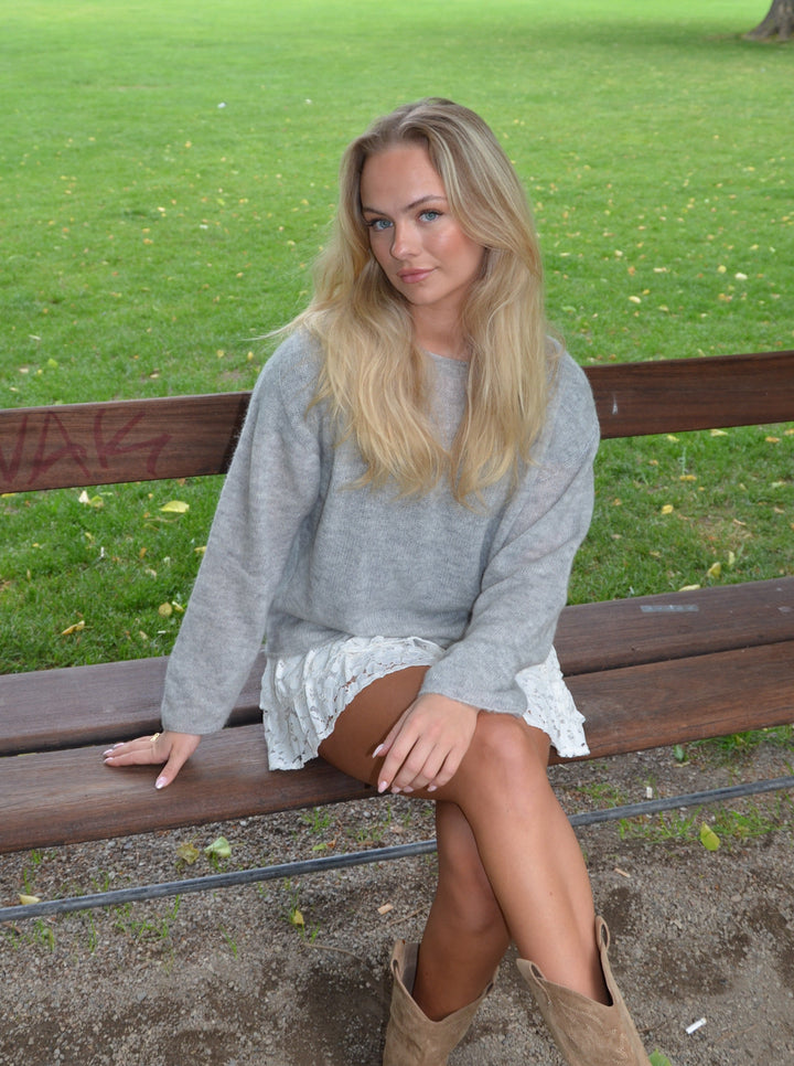 Amara | Women’s knit sweater with round neck design