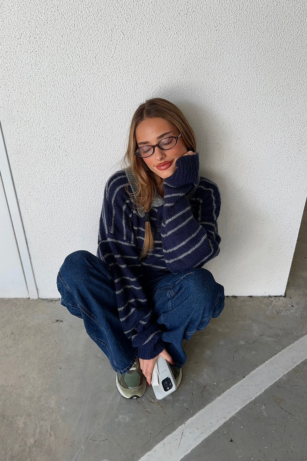 Remi | Women’s low-rise baggy jeans with contrast stitching