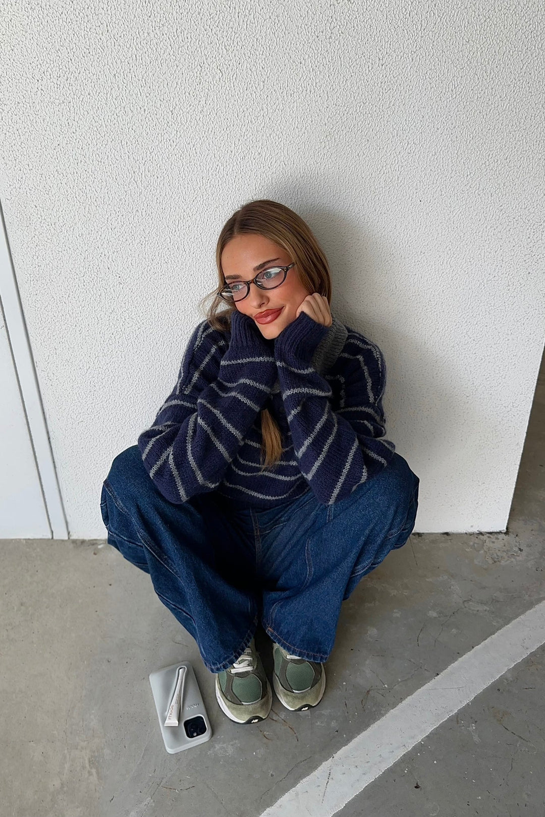 Remi | Women’s low-rise baggy jeans with contrast stitching