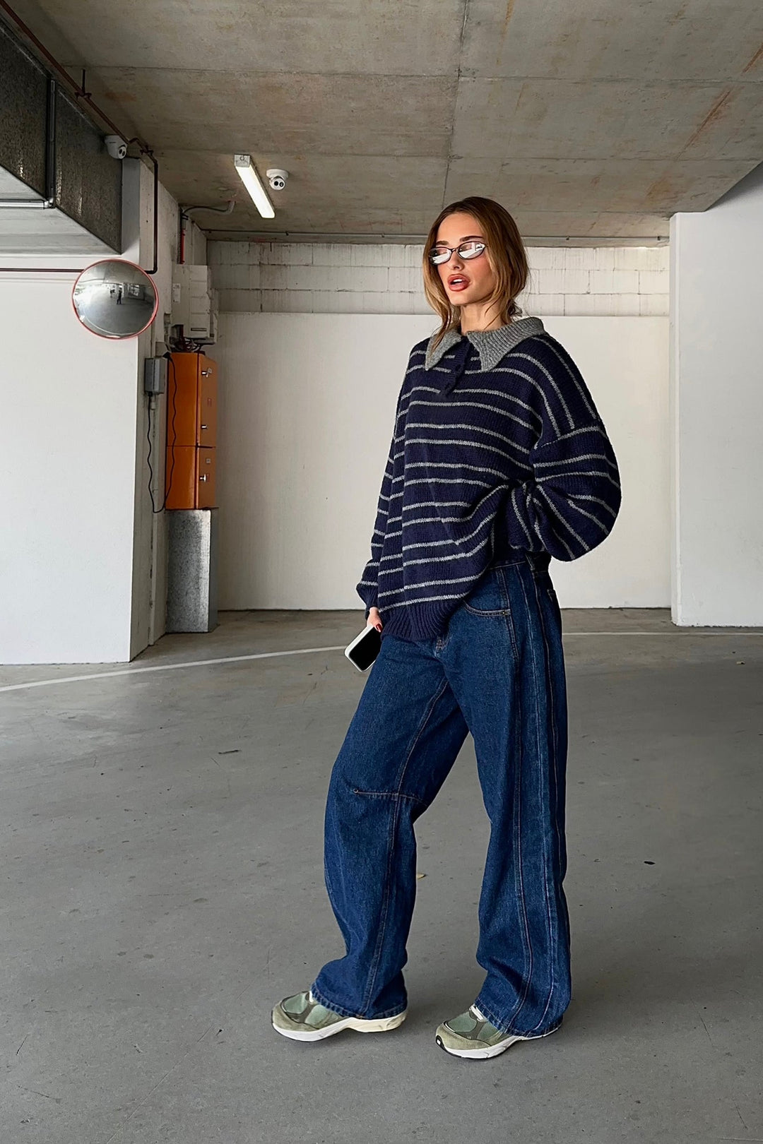 Remi | Women’s low-rise baggy jeans with contrast stitching