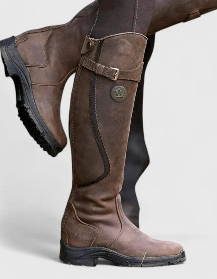 Yana | Women’s riding boots with buckle detail and contoured silhouette
