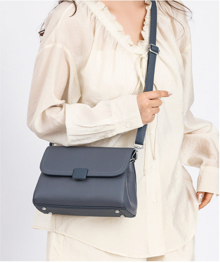 Kimmy | Women’s shoulder bag with structured design and adjustable strap