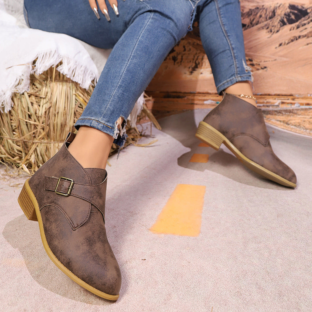 Riza | Women’s ankle boots with pointed toe, buckle detail and back zipper