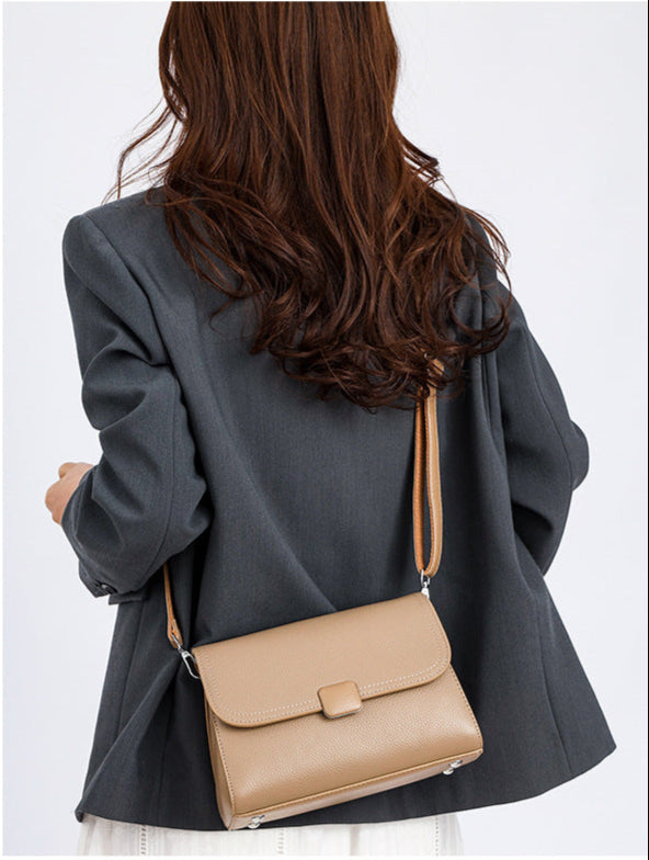 Kimmy | Women’s shoulder bag with structured design and adjustable strap