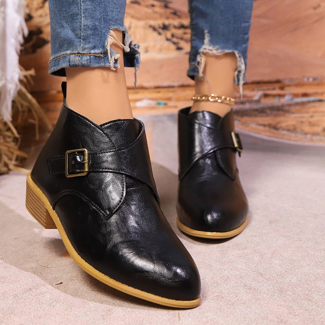 Riza | Women’s ankle boots with pointed toe, buckle detail and back zipper