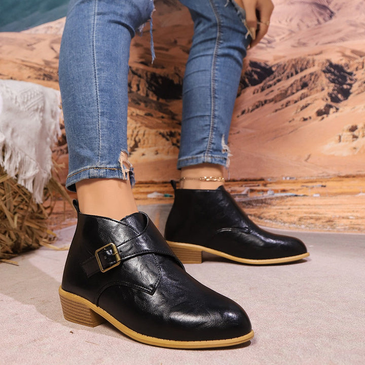 Riza | Women’s ankle boots with pointed toe, buckle detail and back zipper