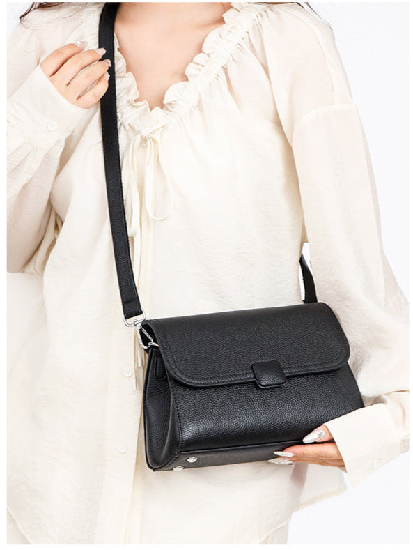 Kimmy | Women’s shoulder bag with structured design and adjustable strap