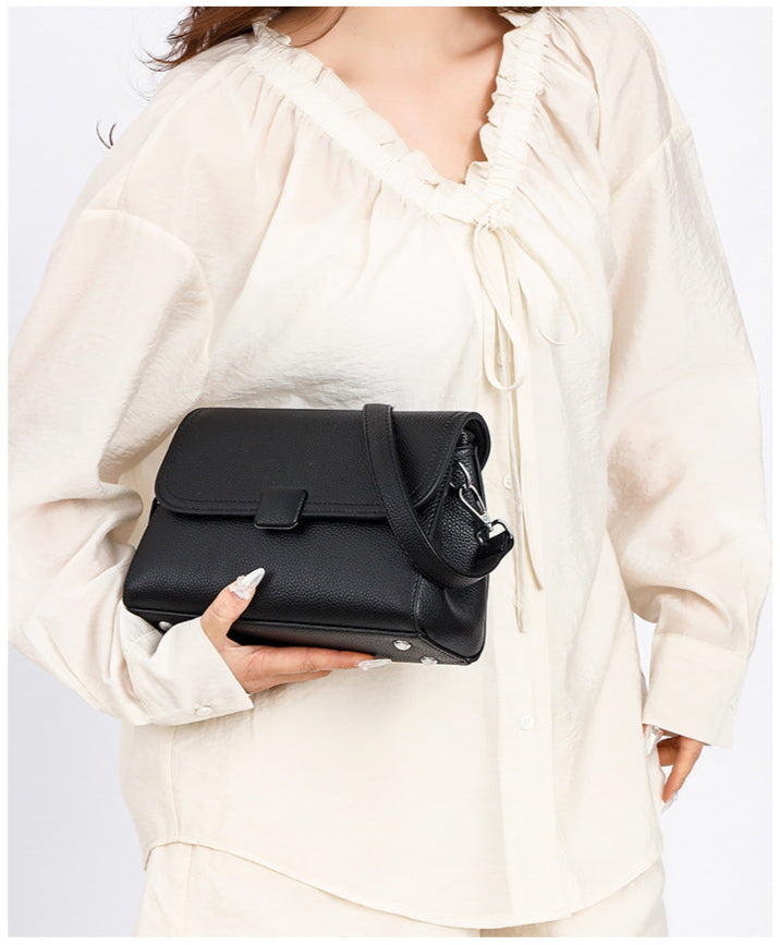 Kimmy | Women’s shoulder bag with structured design and adjustable strap