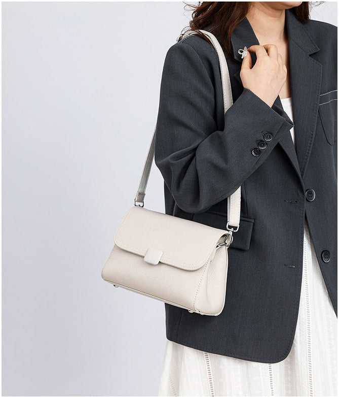 Kimmy | Women’s shoulder bag with structured design and adjustable strap