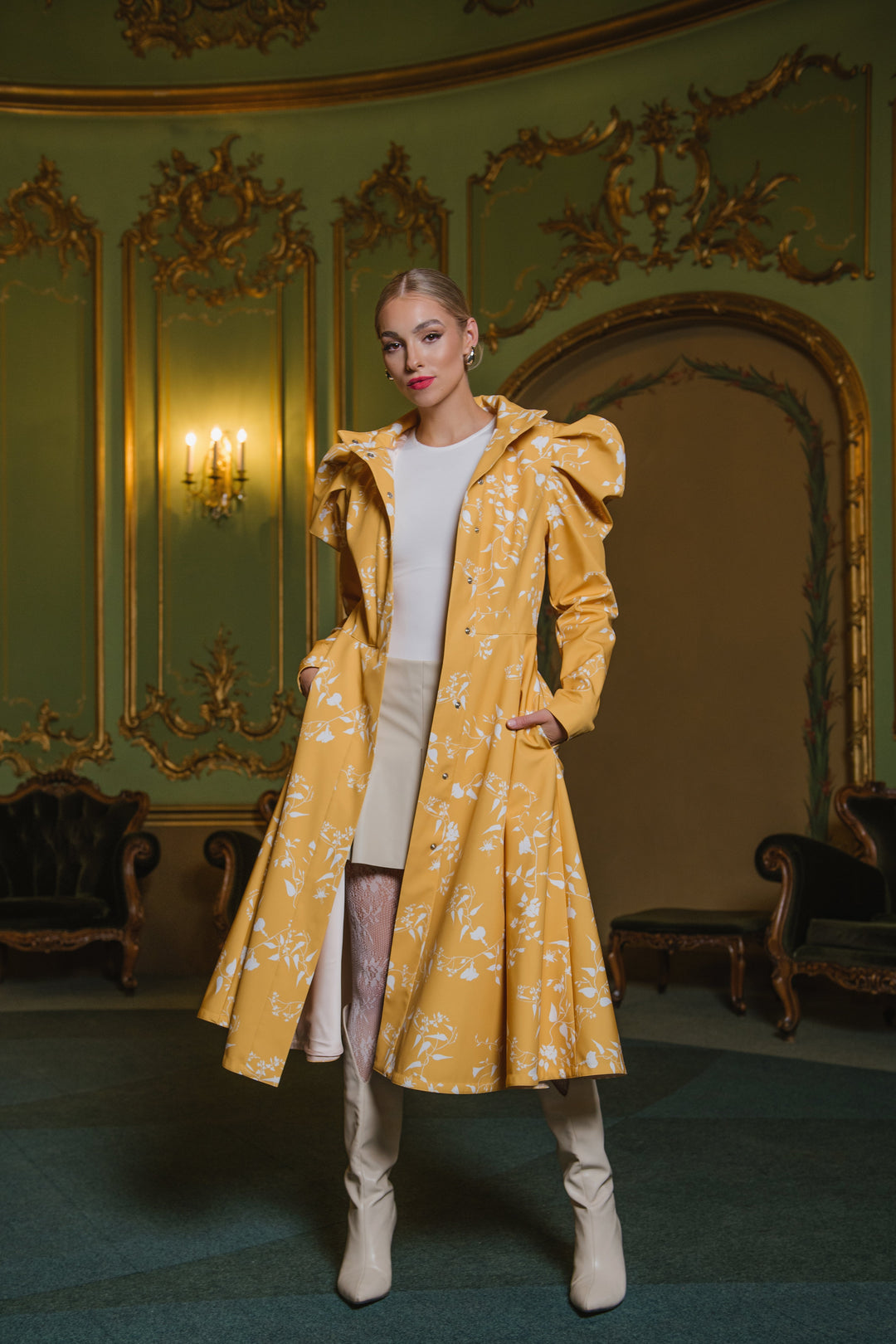 Susie | Women’s single-breasted A-line trench coat with balloon sleeves