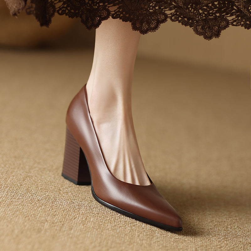 Veronica | Women’s pointed-toe block heel pumps with classic finish