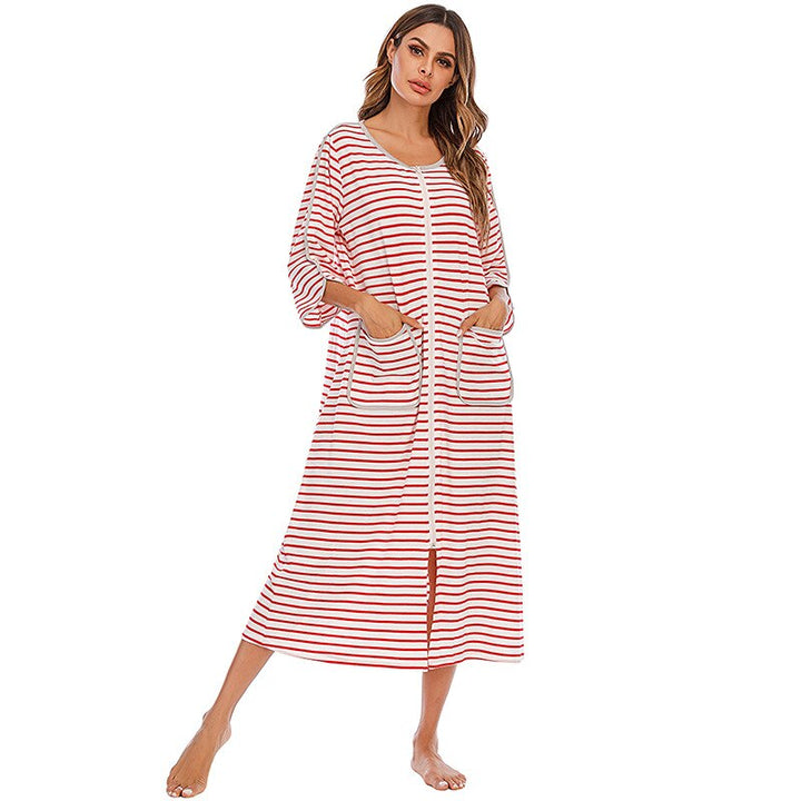 Lena | Women’s long bathrobe with hood, zipper closure and side pockets