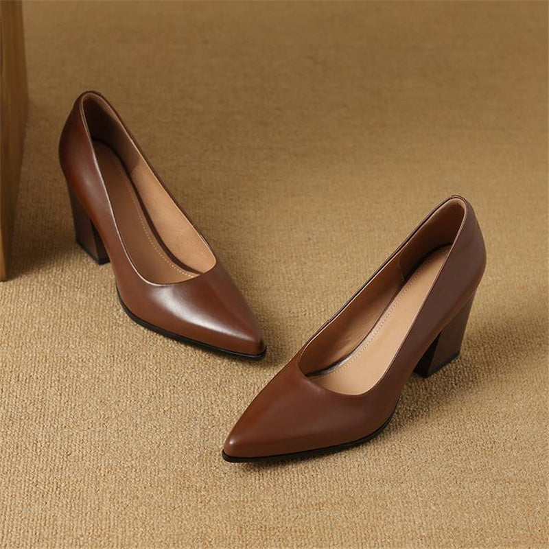 Veronica | Women’s pointed-toe block heel pumps with classic finish