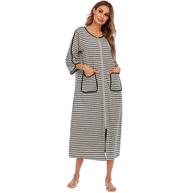 Lena | Women’s long bathrobe with hood, zipper closure and side pockets