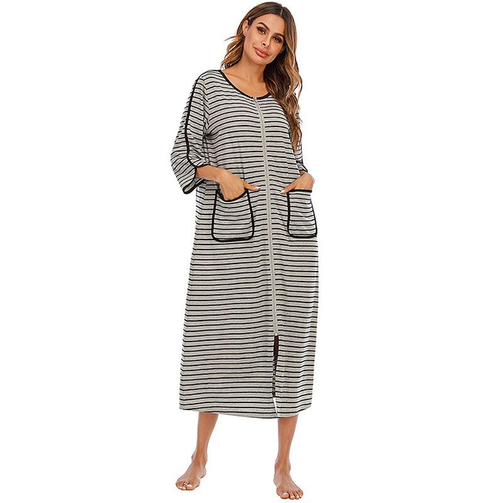 Lena | Women’s long bathrobe with hood, zipper closure and side pockets