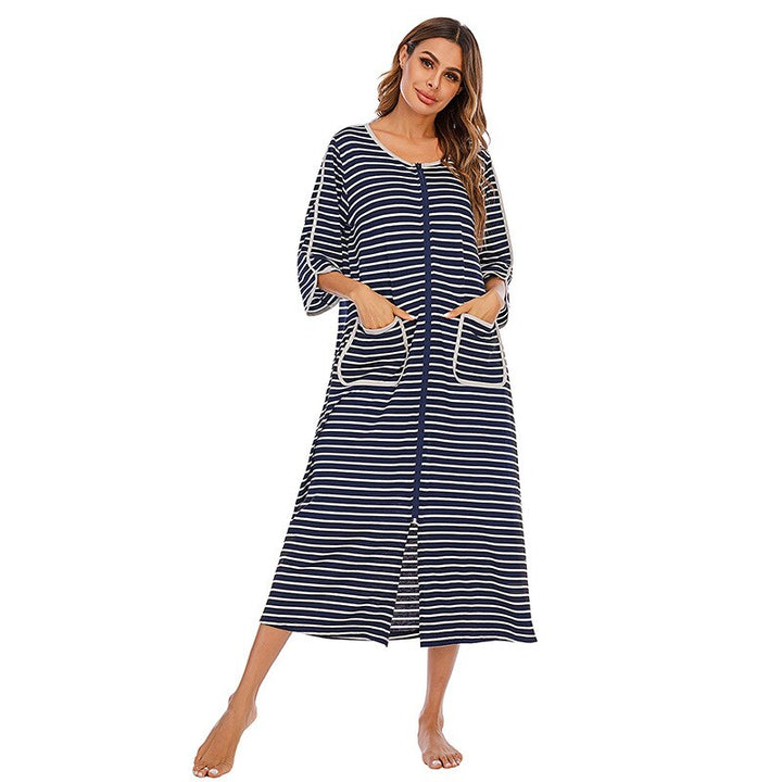 Lena | Women’s long bathrobe with hood, zipper closure and side pockets