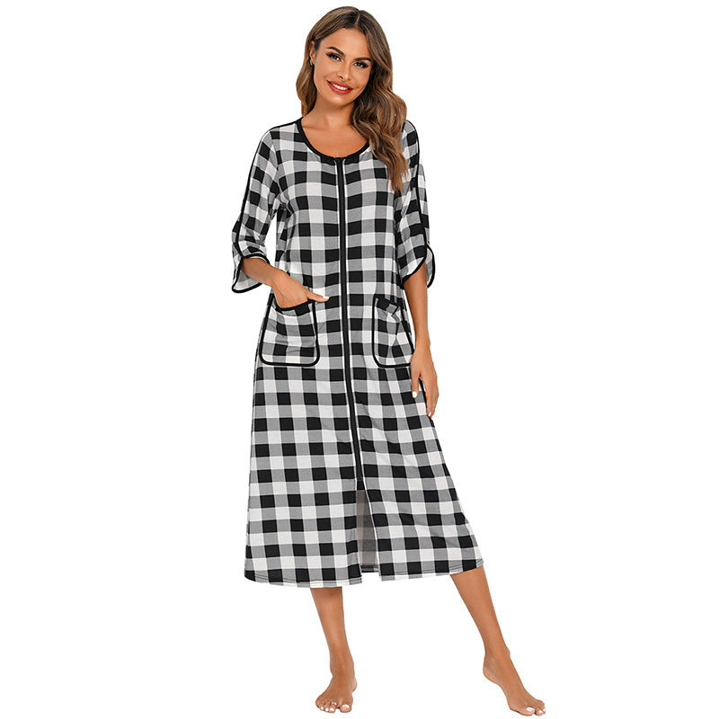 Lena | Women’s long bathrobe with hood, zipper closure and side pockets