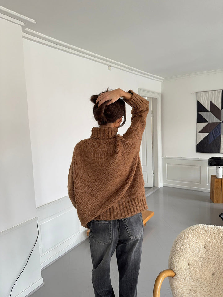 Yani | Women’s turtleneck sweater with ribbed hem design