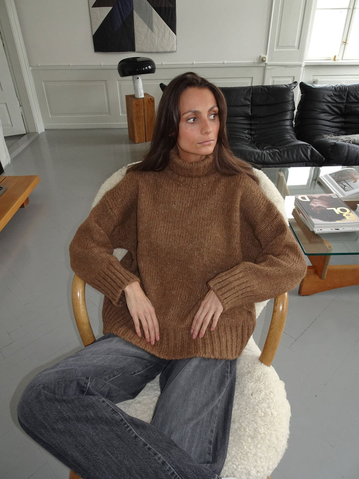Yani | Women’s turtleneck sweater with ribbed hem design