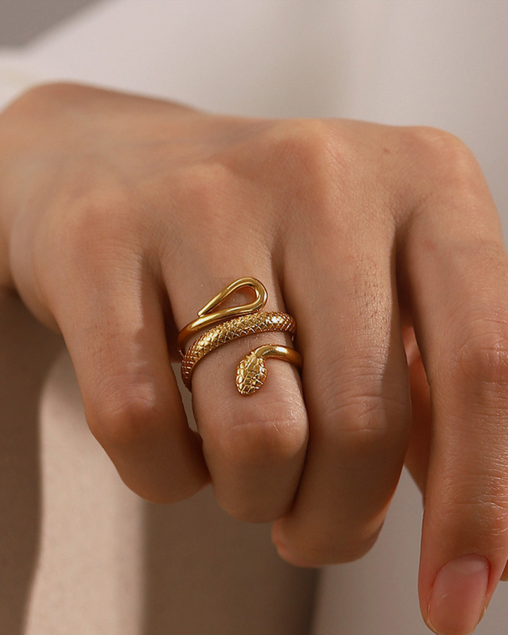 Faelina | Women’s snake ring with sculptural wrap design