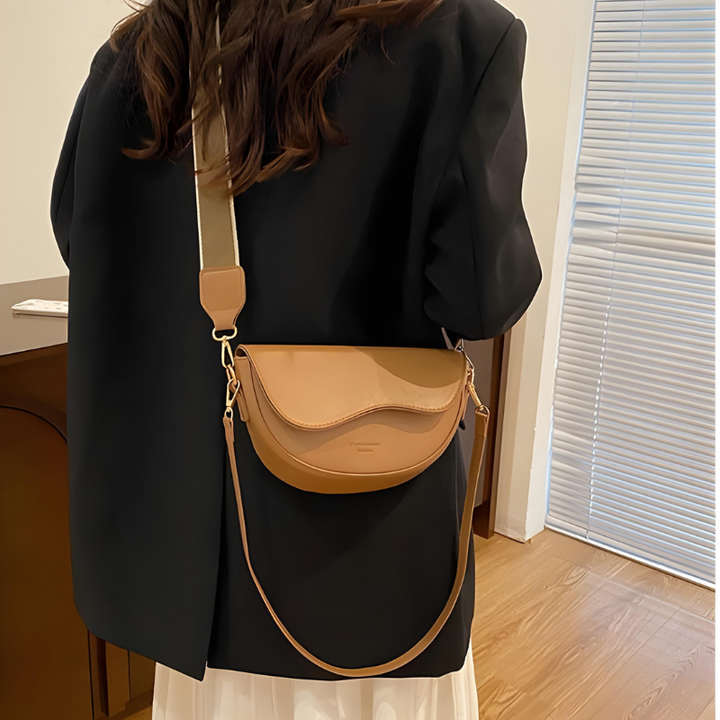 Amayya | Women's minimalist saddle bag with magnetic flap