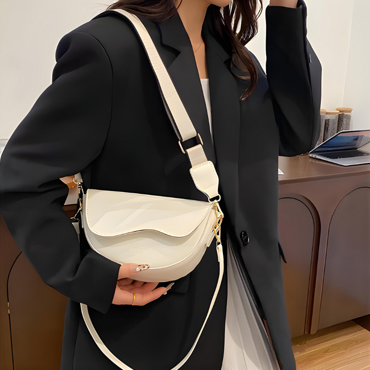 Amayya | Women's minimalist saddle bag with magnetic flap