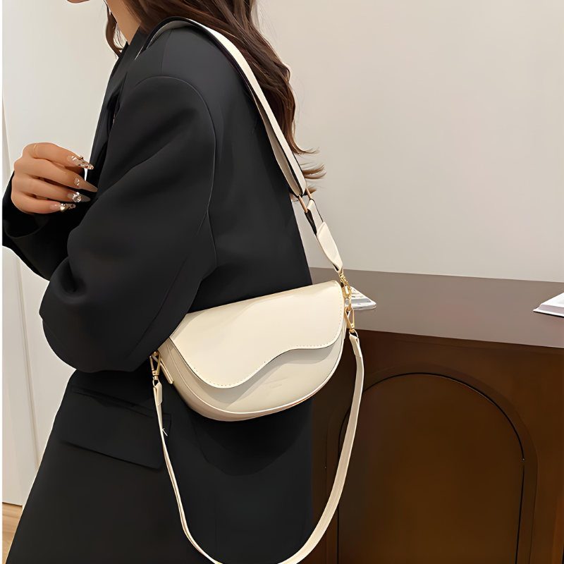 Amayya | Women's minimalist saddle bag with magnetic flap