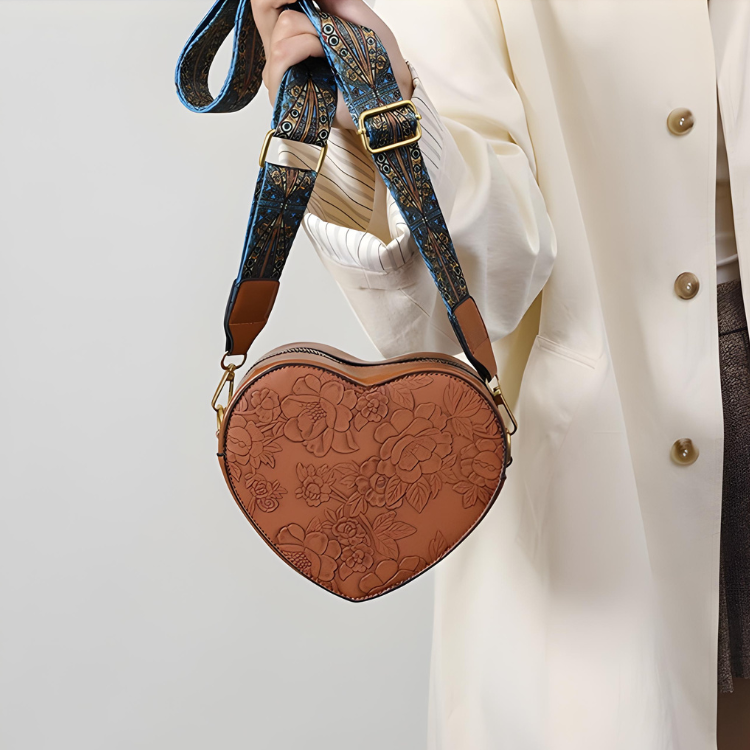Viva | Women's heart-shaped bag with compact structure