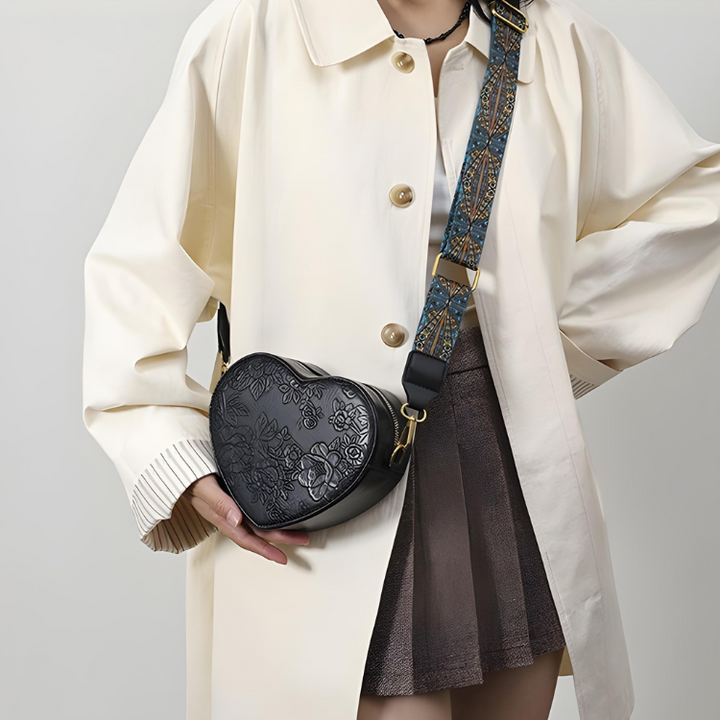 Viva | Women's heart-shaped bag with compact structure