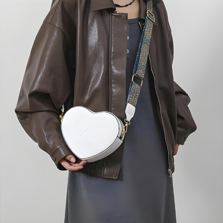 Katie | Women's heart-shaped everyday bag