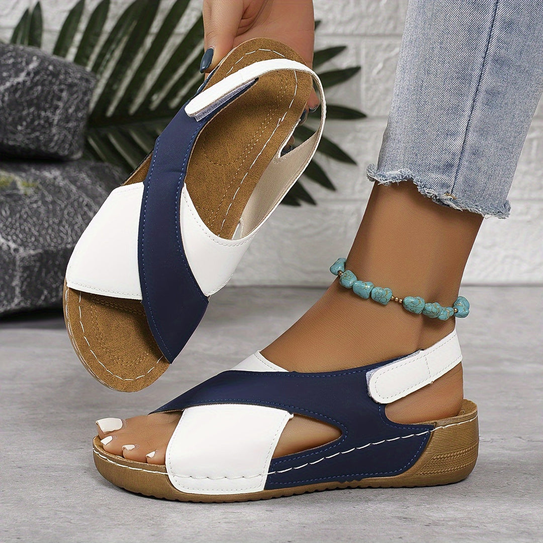 Aurelia | Women's strapped sandals with sculpted footbed