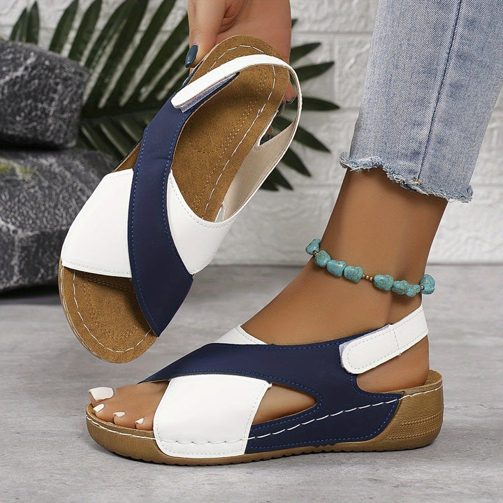 Aurelia | Women's strapped sandals with sculpted footbed