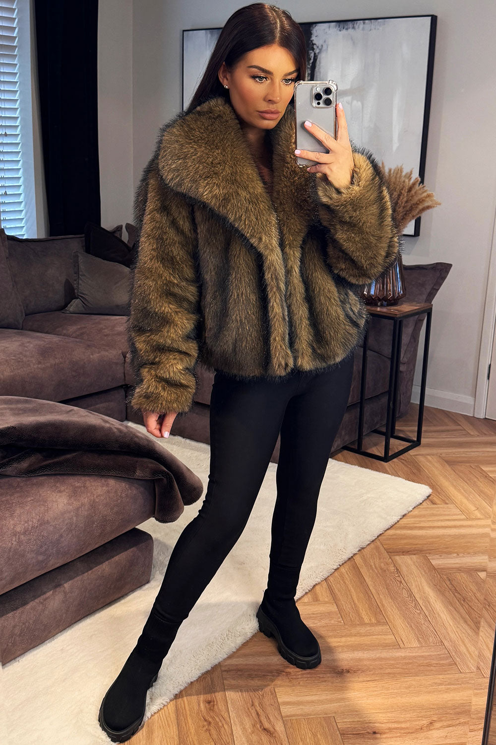 Cloverly | Women’s short plush faux fur jacket