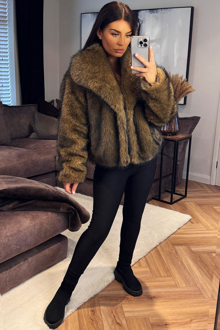 Cloverly | Women’s short plush faux fur jacket