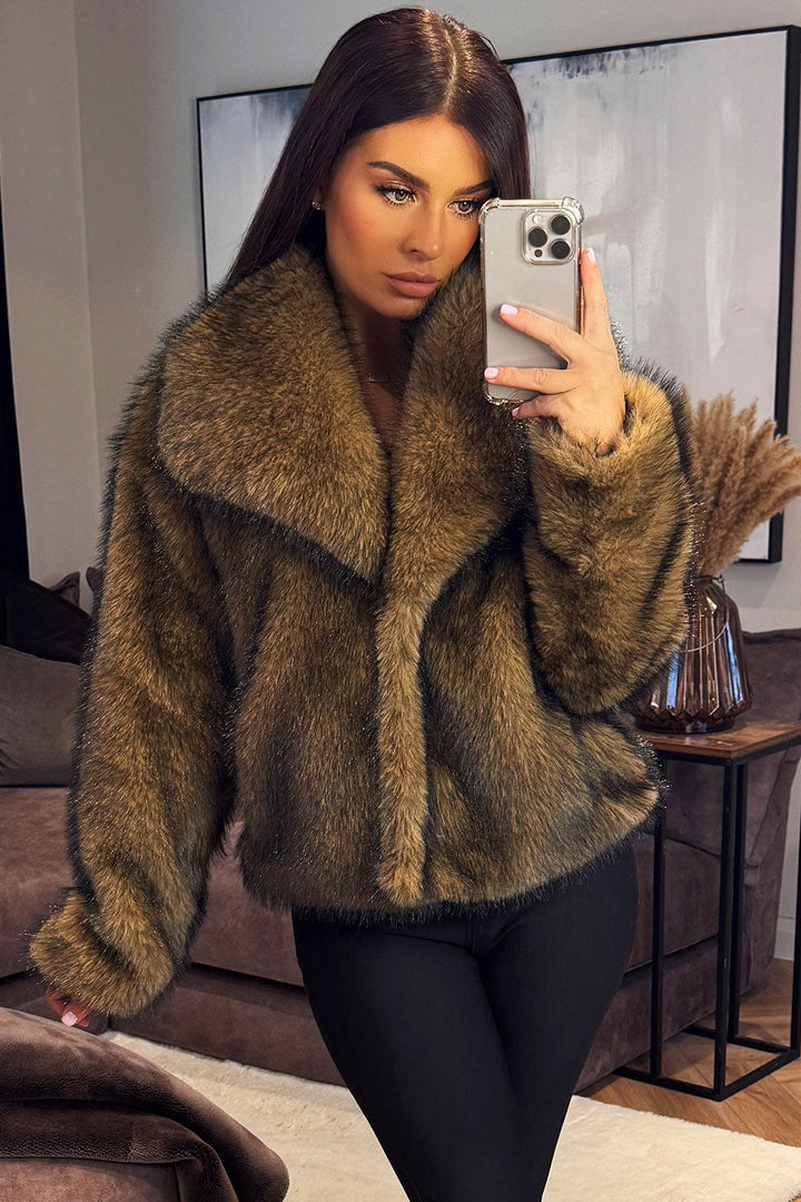 Cloverly | Women’s short plush faux fur jacket
