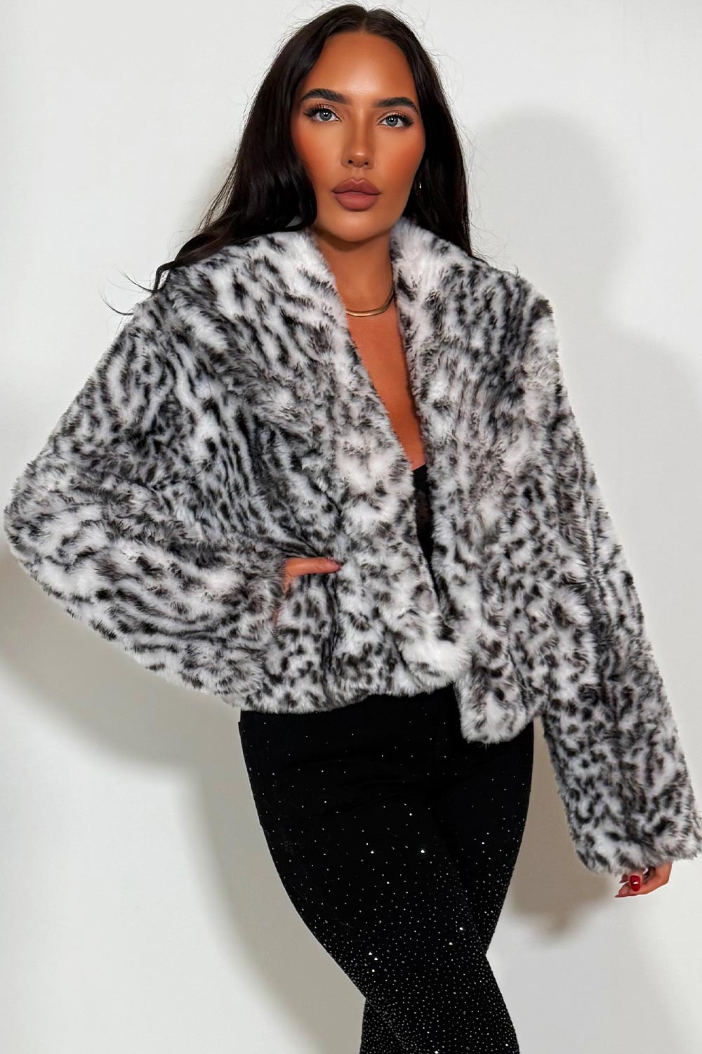 Reeva | Women’s cropped faux fur jacket with collar