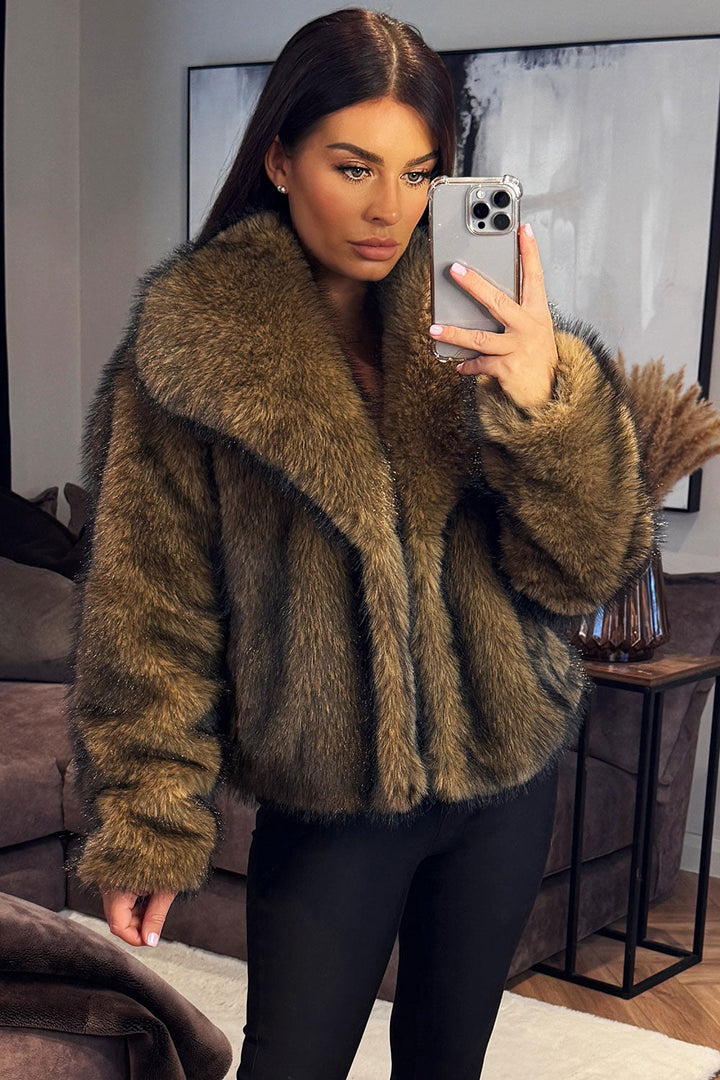 Cloverly | Women’s short plush faux fur jacket