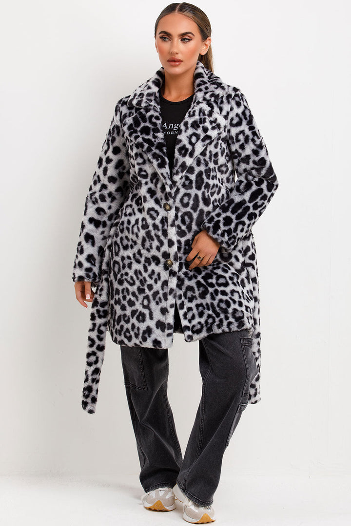 Daelyn | Women’s faux fur coat with belt and lapel collar