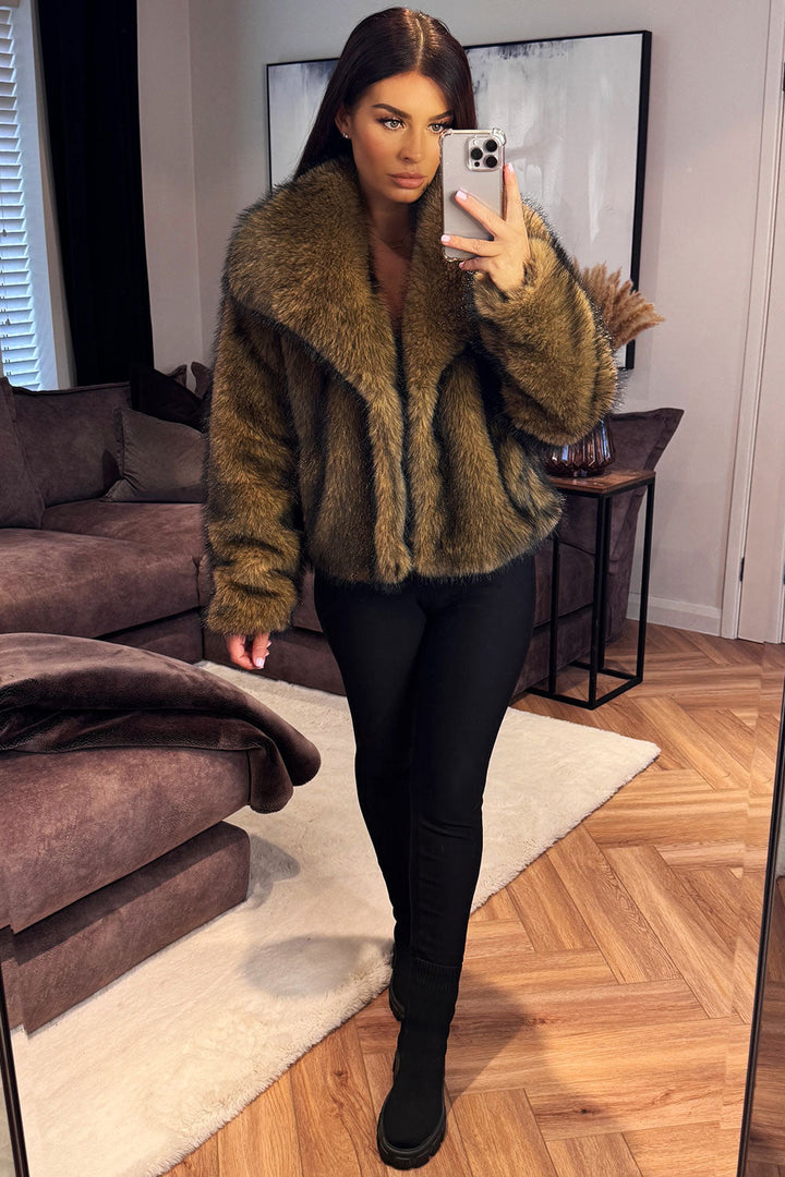 Cloverly | Women’s short plush faux fur jacket