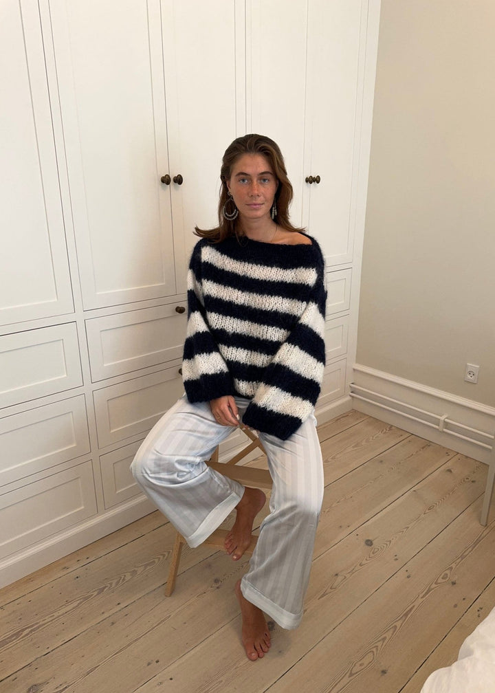 Aurora | Women’s knit sweater with boat neck design