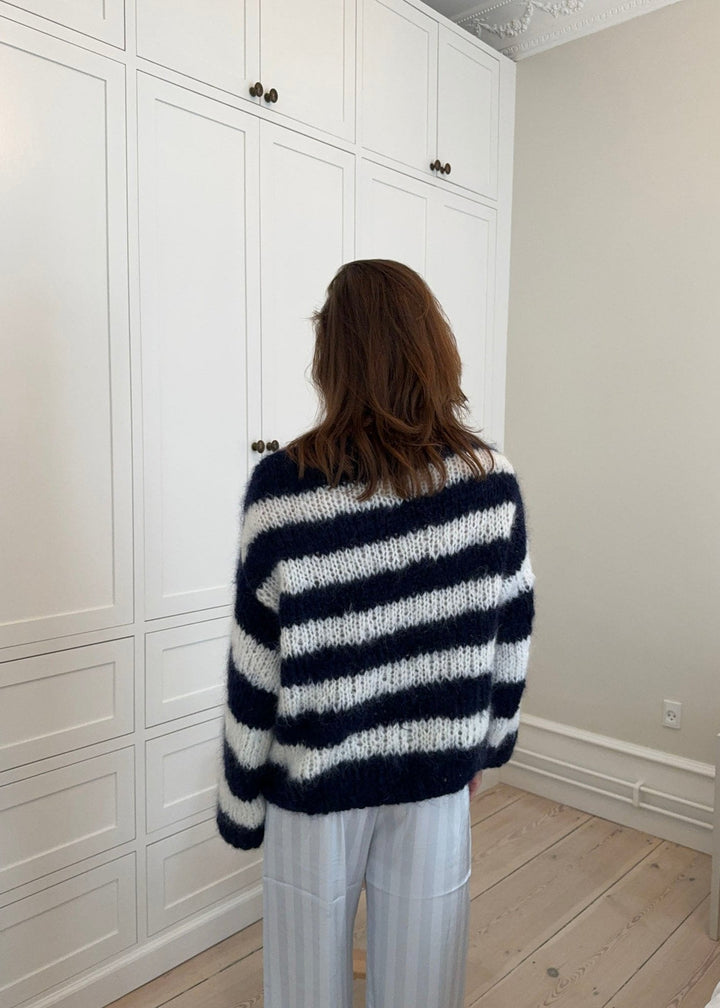 Aurora | Women’s knit sweater with boat neck design