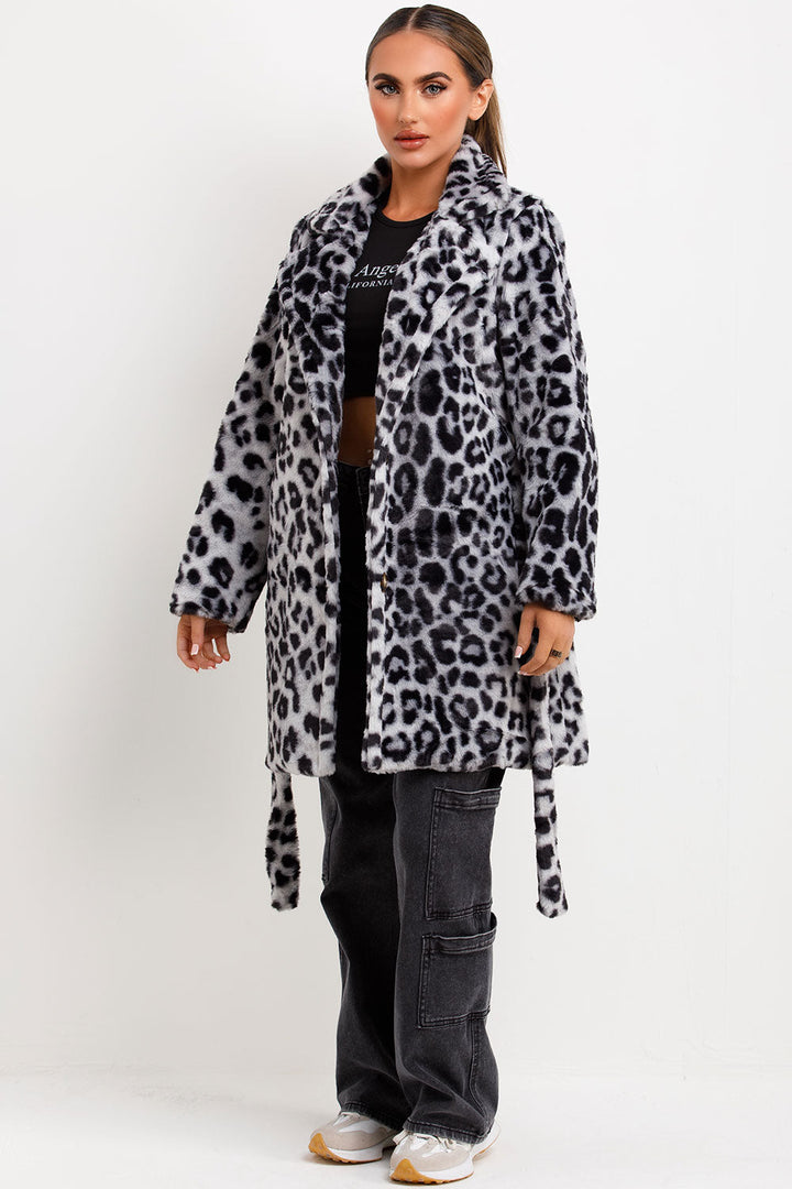 Daelyn | Women’s faux fur coat with belt and lapel collar