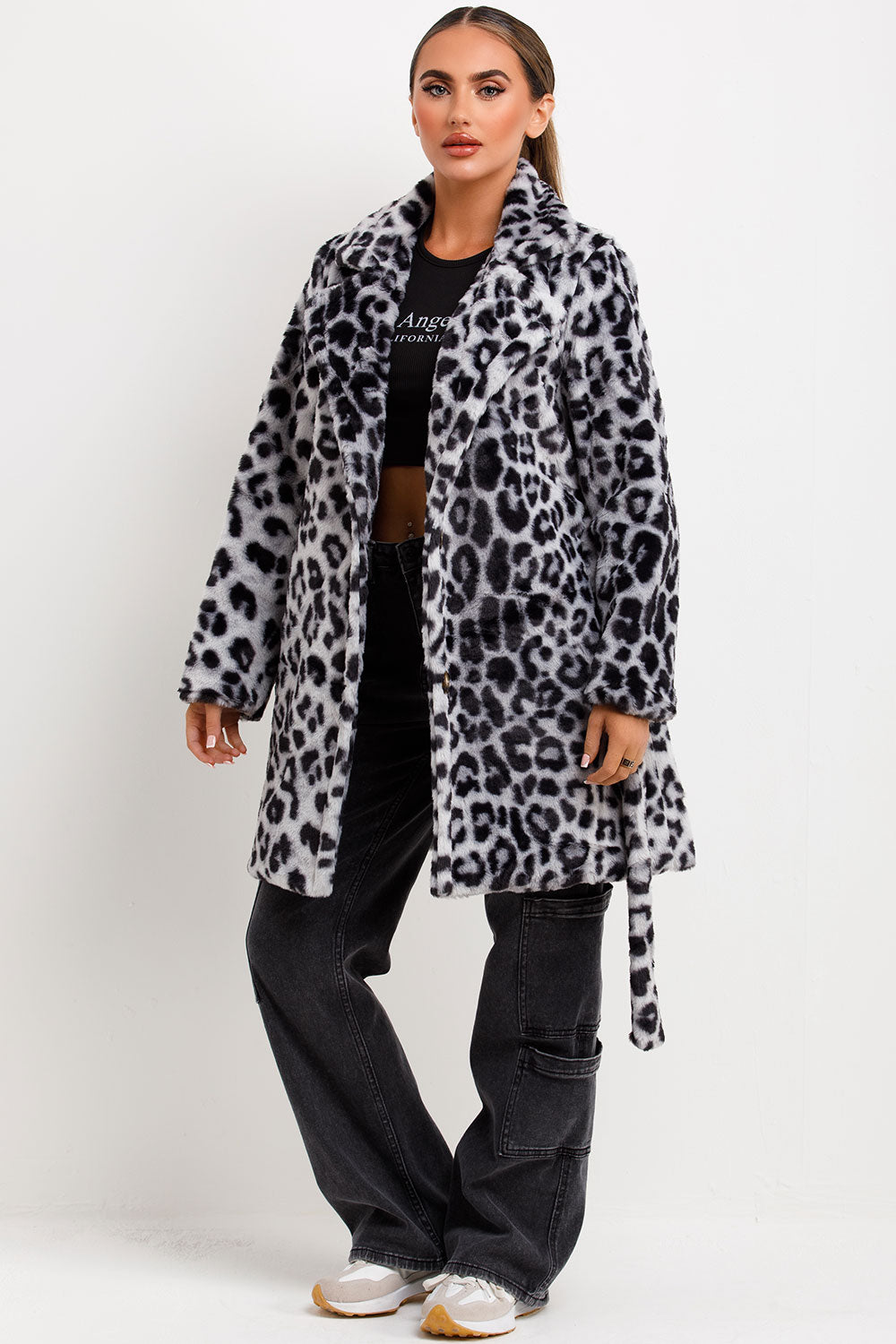 Daelyn | Women’s faux fur coat with belt and lapel collar