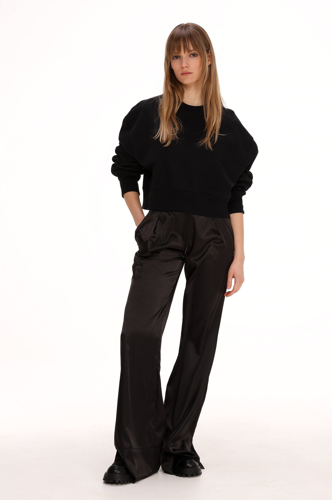 Melly | Women’s satin trousers with elastic waistband and relaxed fit