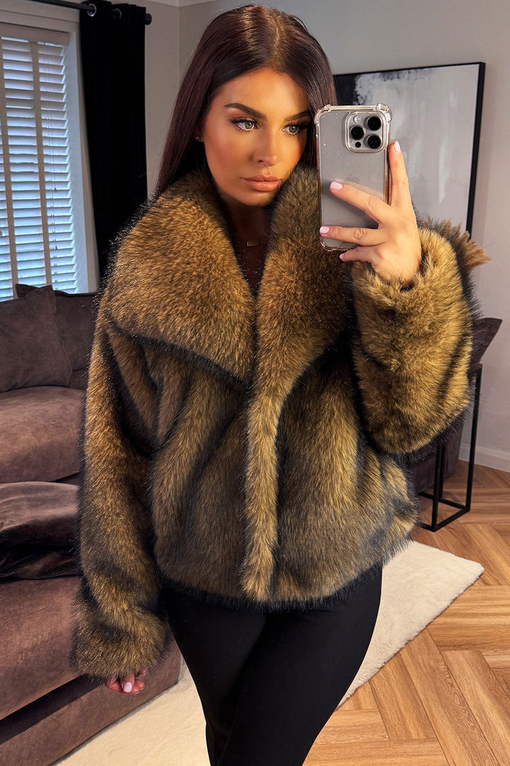Cloverly | Women’s short plush faux fur jacket