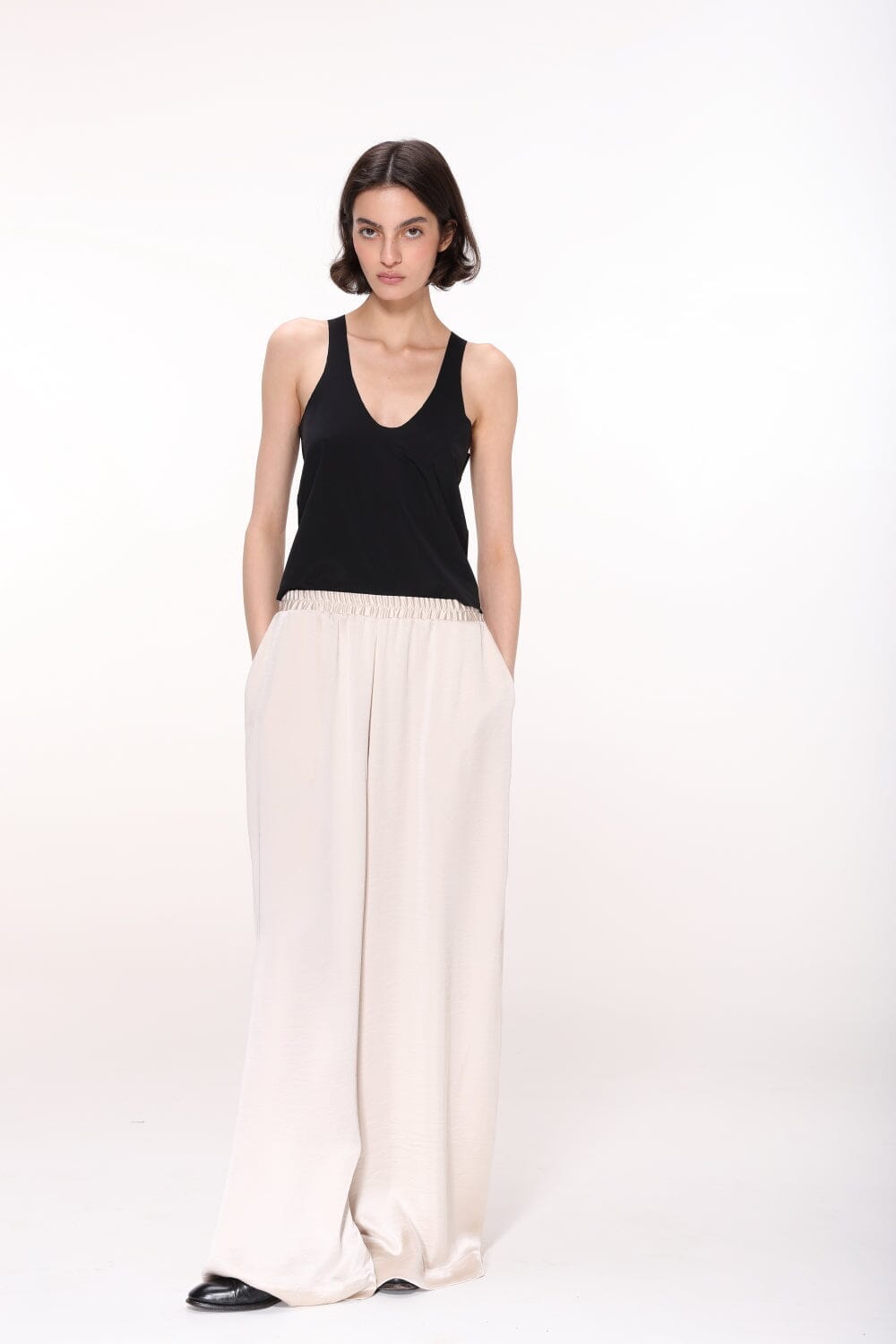 Melissa | Women’s sleeveless top with deep neckline and relaxed fit