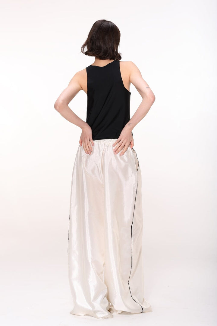 Melissa | Women’s sleeveless top with deep neckline and relaxed fit