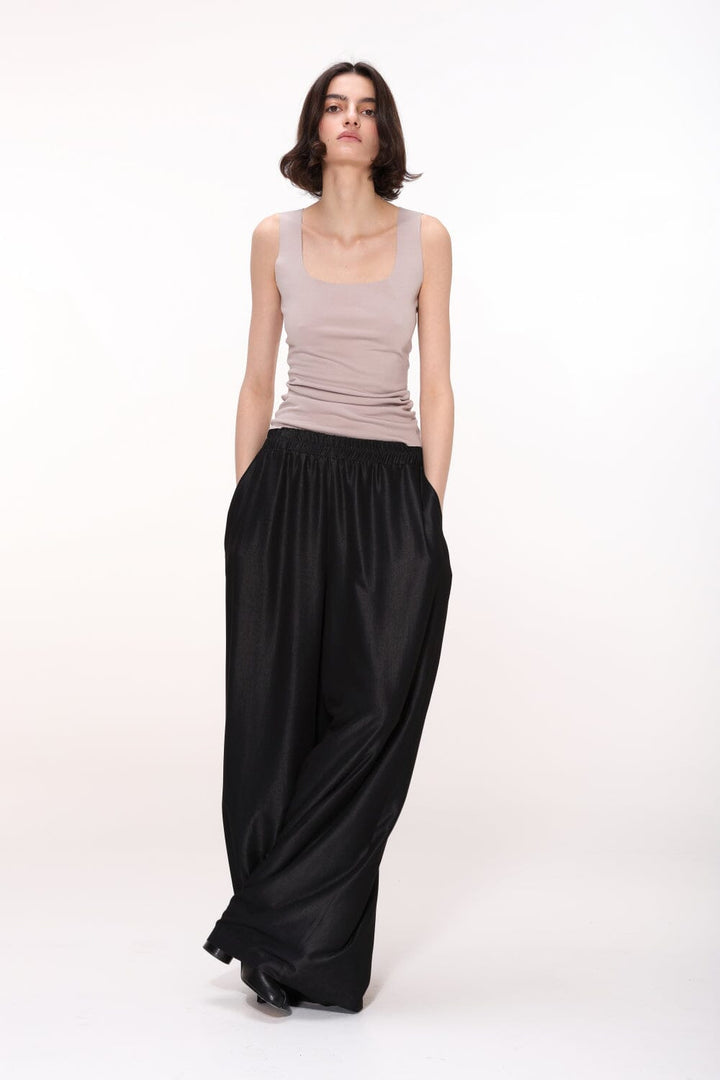 Dea | Women’s sleeveless top with square neckline and fitted cut